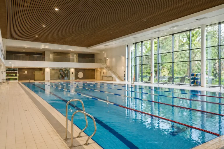 Piscines à Créteil 2026 : Colombier, Lèvrerie, Île de Loisirs – Le guide complet